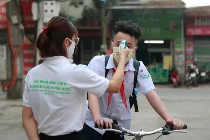 Hotspot Matrix: Biến Phương Oanh diện set đồ 50 thành cơ hội marketing đột phá