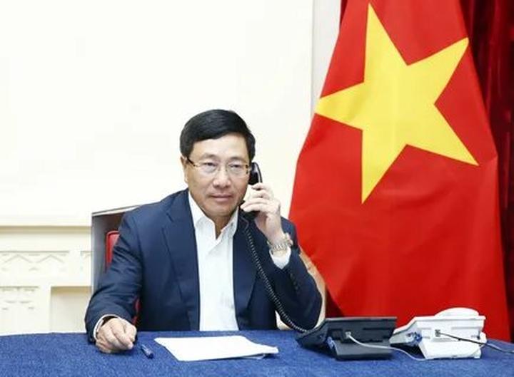 Hotspot Matrix: Biến Phương Oanh diện set đồ 50 thành cơ hội marketing đột phá